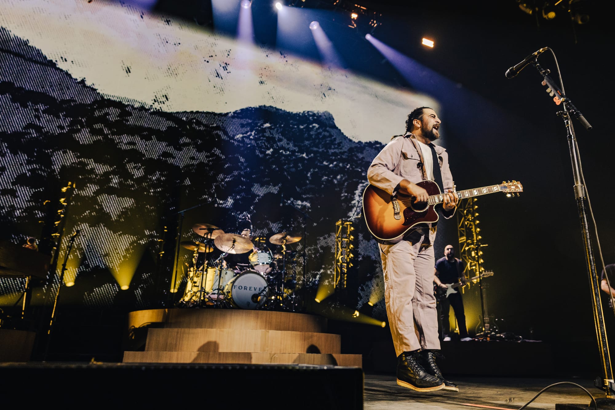 Noah Kahan's Euphoric New England Homecoming at MGM Music Hall