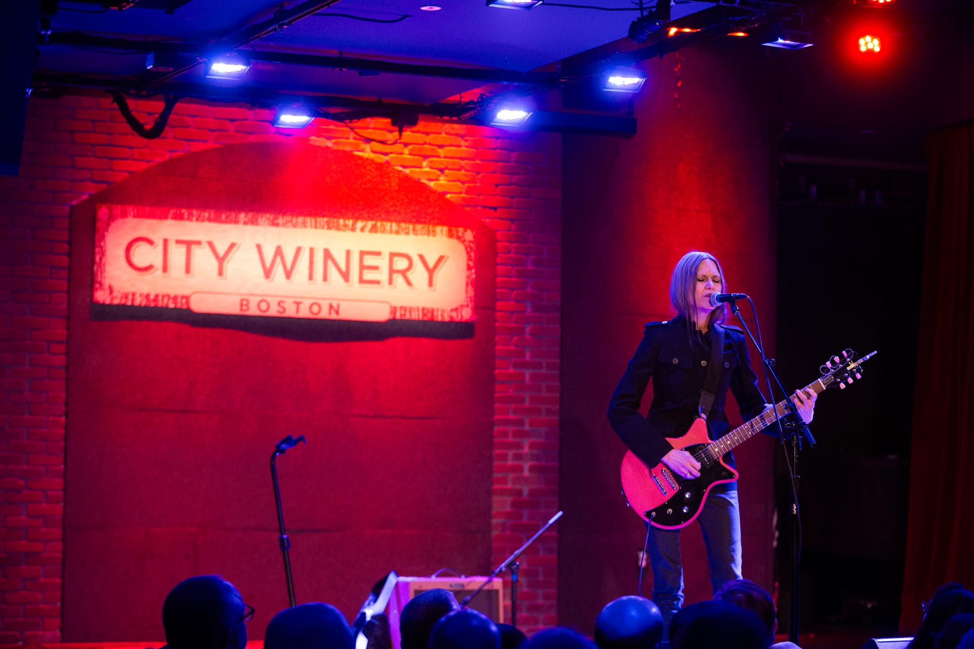 an-intimate-evening-with-juliana-hatfield-a-stripped-down-showcase-at